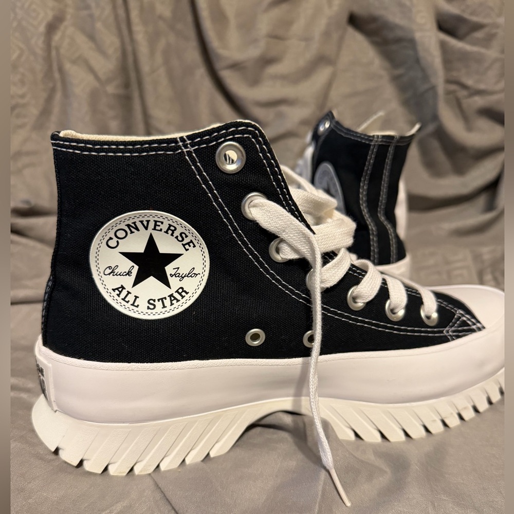 Platform Converse Black and White High-Top Sneakers NEW WITHOUT TAG OR BOX